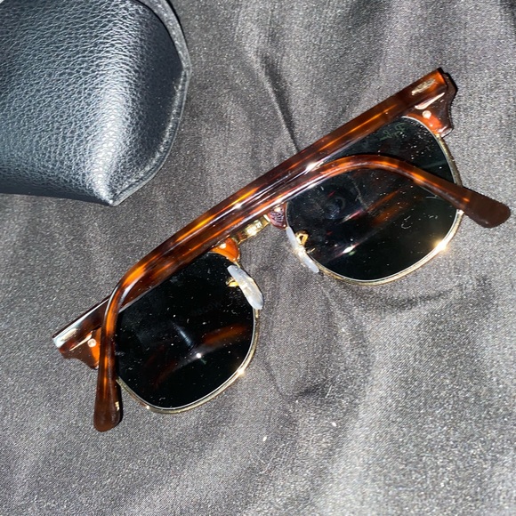 raybans adult size. original bought for 160. - Picture 2 of 4